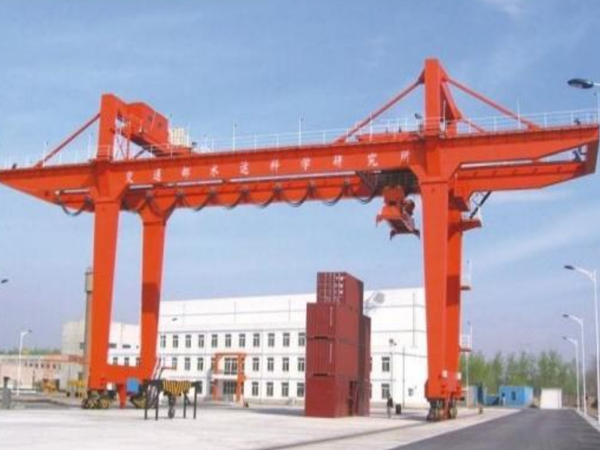 半门式起重机